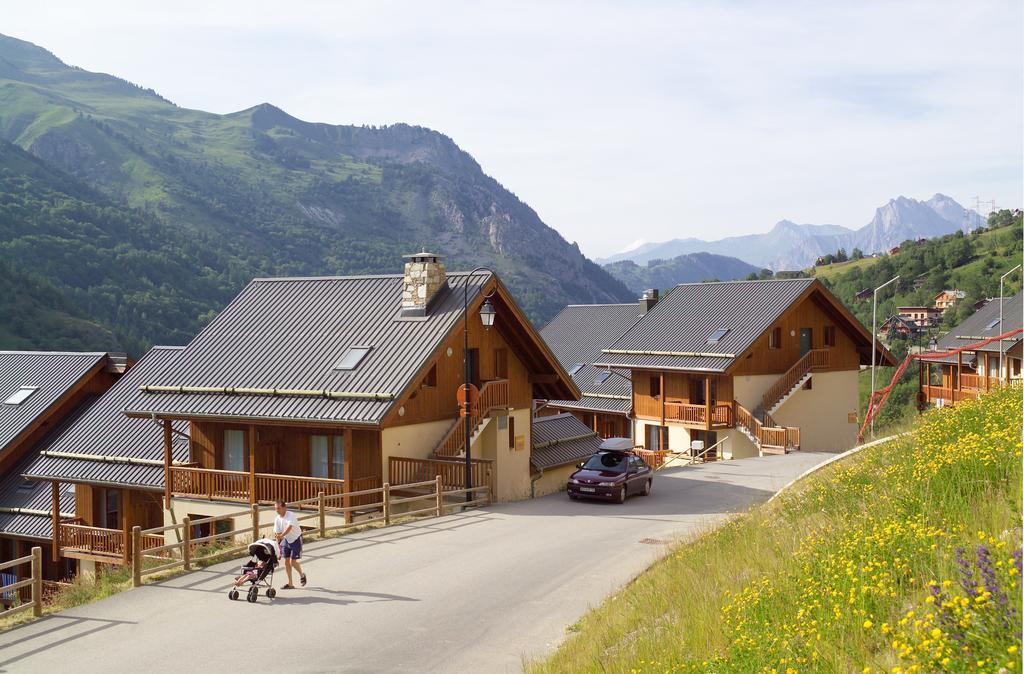 Residence Odalys Le Hameau Et Les Chalets De La Vallee D'Or Valloire Exterior photo